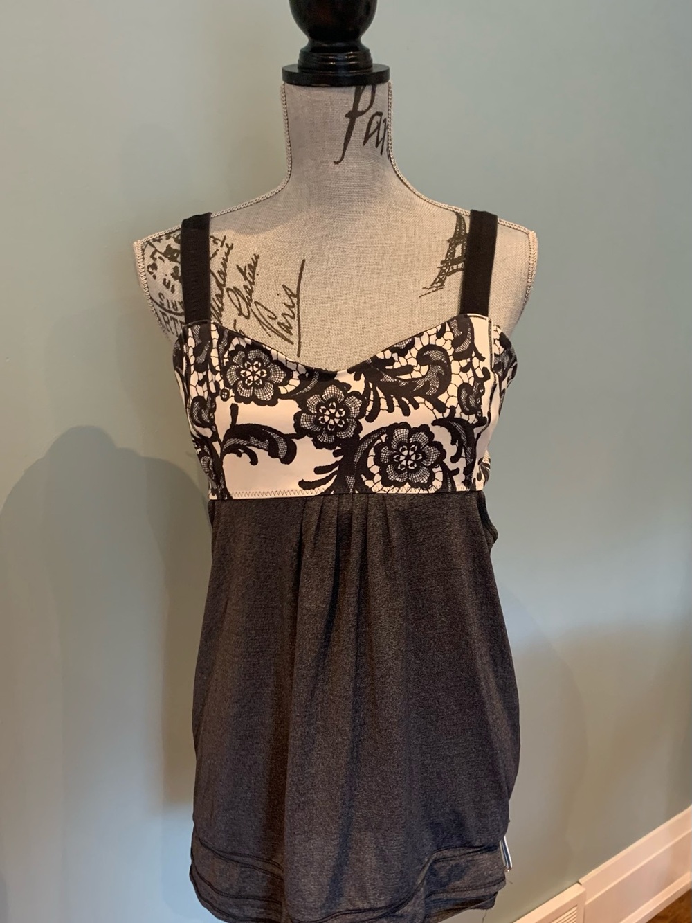 lululemon athletica Charcoal Grey and Cream Floral Bust Yoga Top